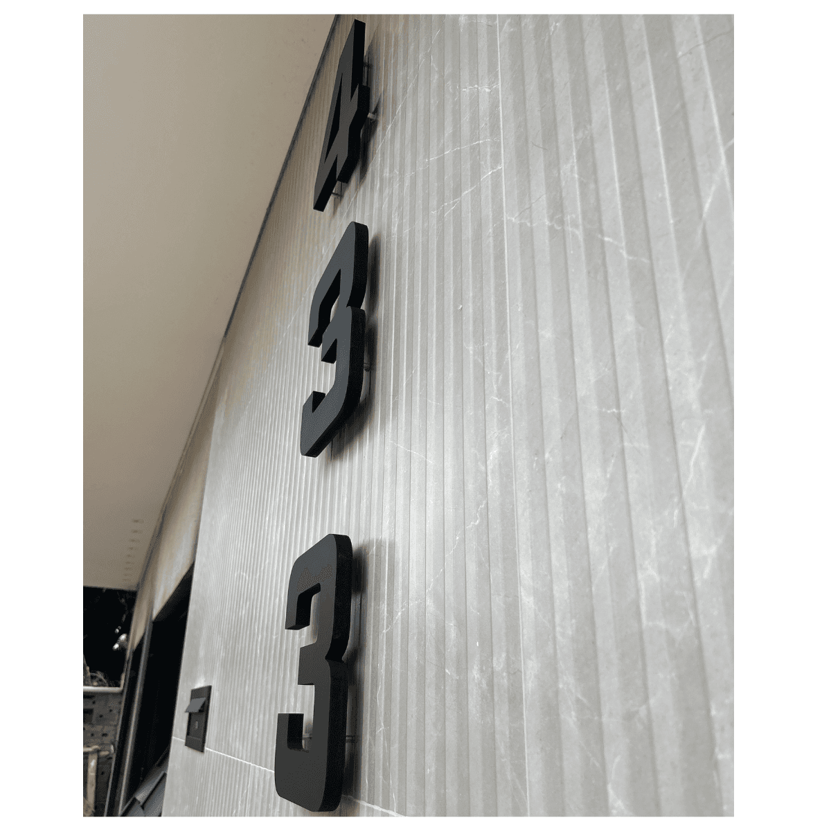 Número Residencial Flutuante 25cm Preto Fosco Contemporâneo